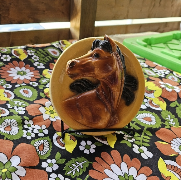 Chalkware Horse Wall Plaque - Picture 2 of 4